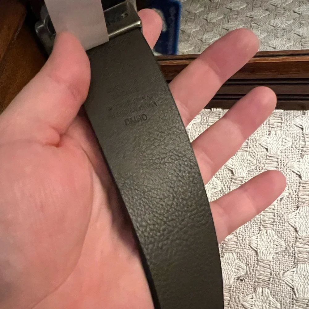 COLUMBIA Classic Reversible Leather Belt Black Dark Grey Gunmetal Hardware 42-44